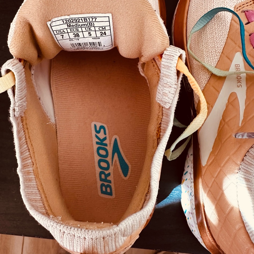 Brooks Energize Neutral Running Shoes Women’s Size 7 Peach Multi Lace Sneakers - Picture 3 of 4